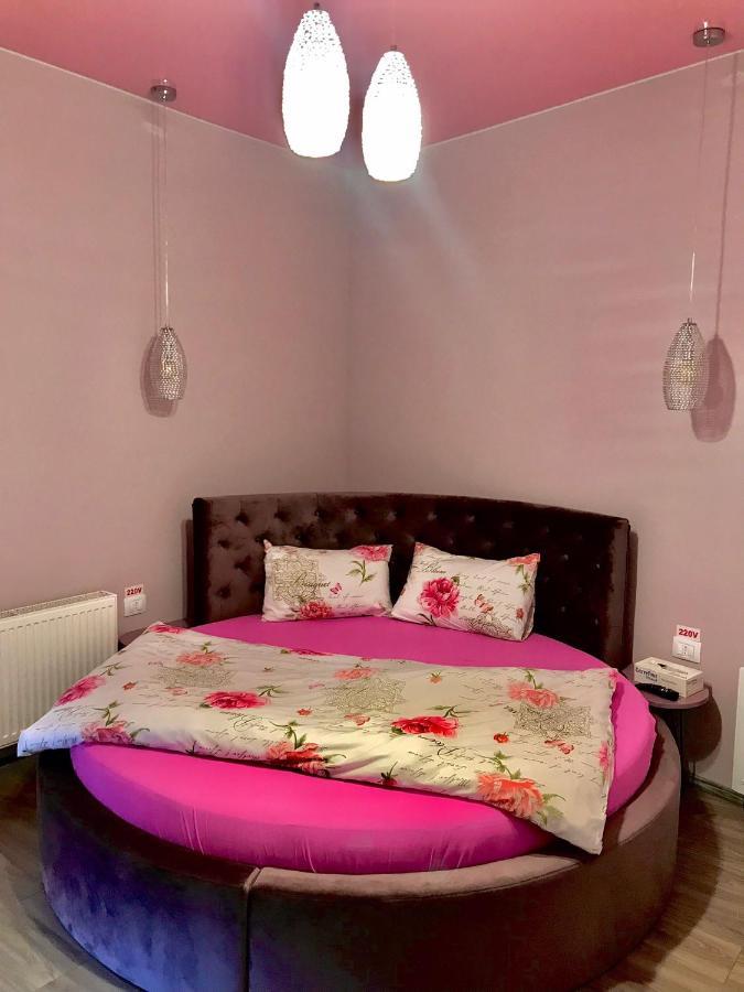 Sweet Pink By Miro Apartment シナヤ エクステリア 写真