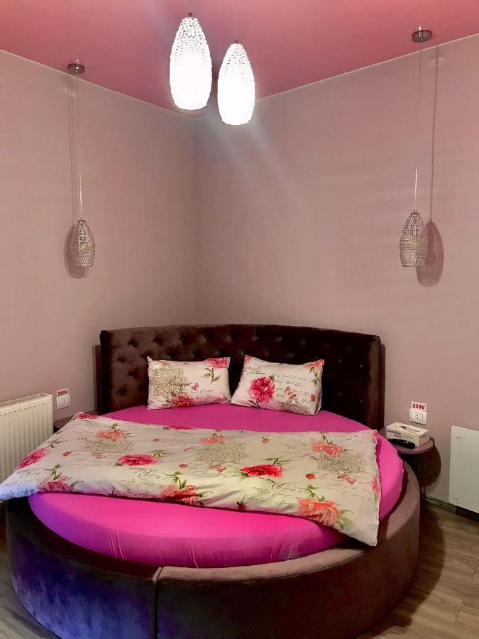 Sweet Pink By Miro Apartment シナヤ エクステリア 写真