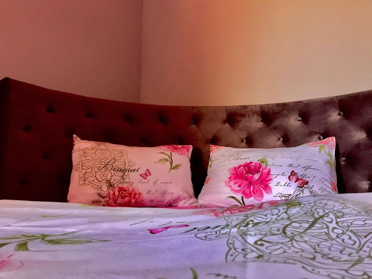 Sweet Pink By Miro Apartment シナヤ エクステリア 写真